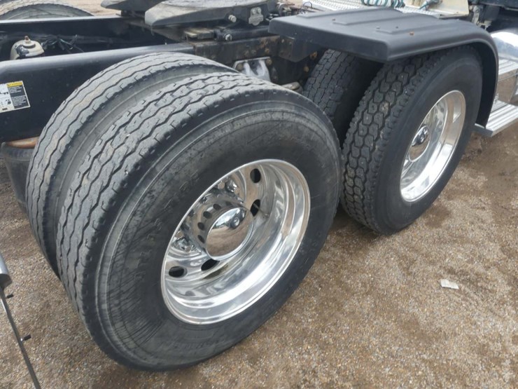 2008-peterbilt-389-image-9