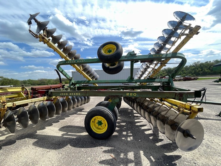 john-deere-220-image-28
