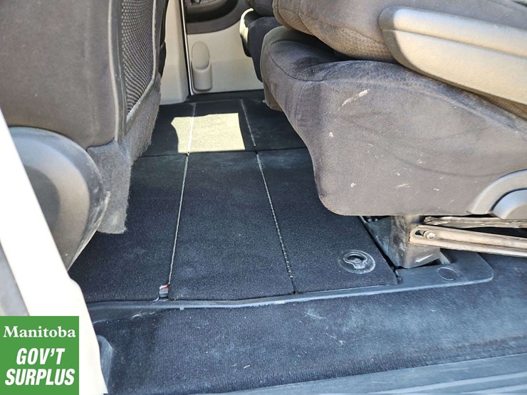 2011-dodge-grand-caravan-image-19