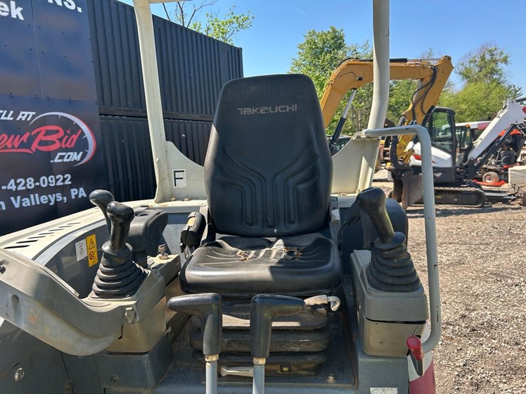 2020-takeuchi-tb230-image-18