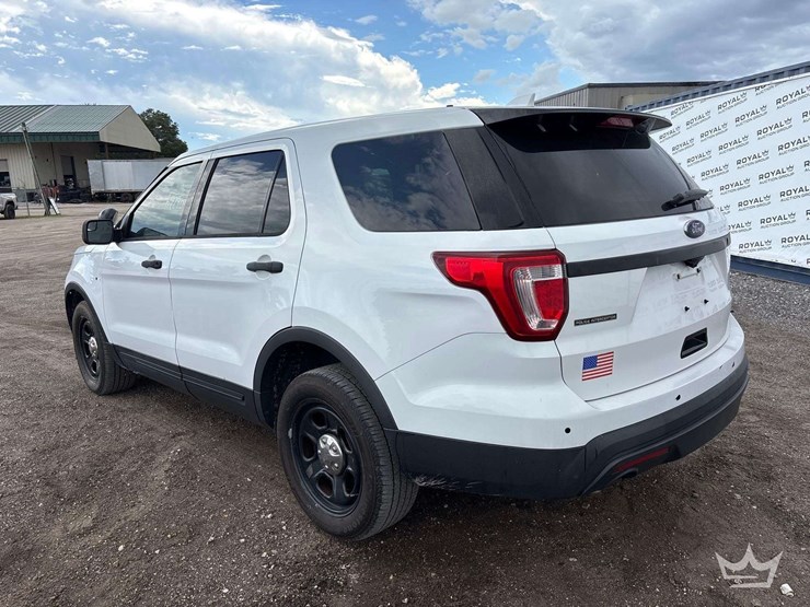 2017-ford-explorer-image-4