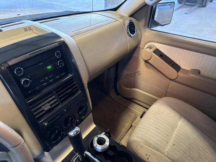 2009-ford-explorer-image-19