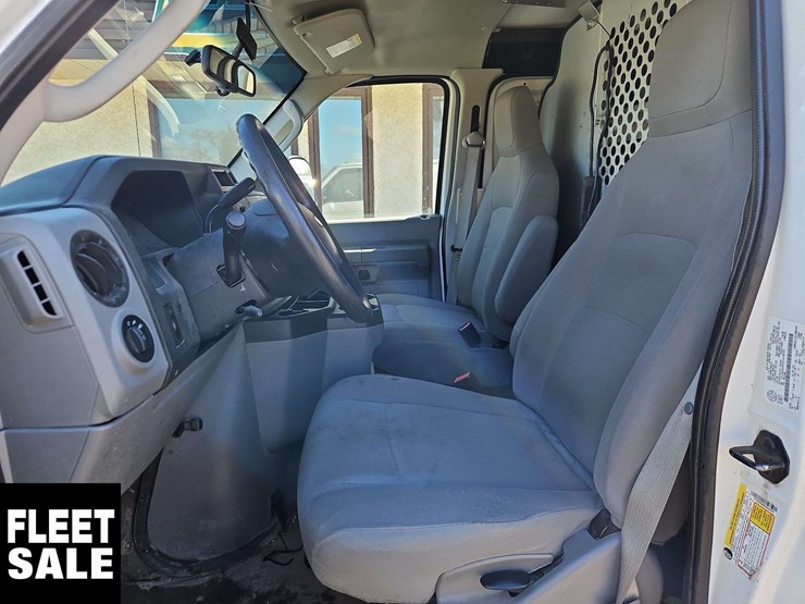 2014-ford-cargo-image-17