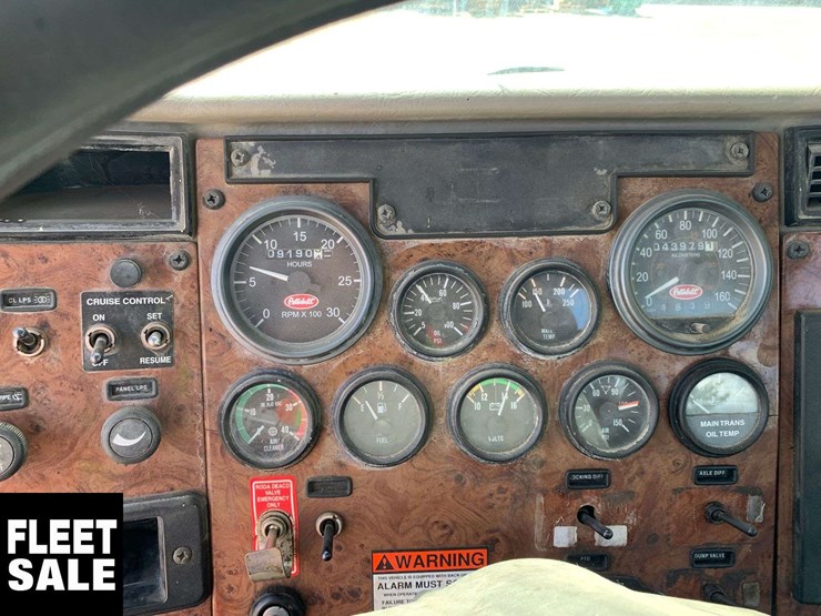 2004-peterbilt-330-image-20