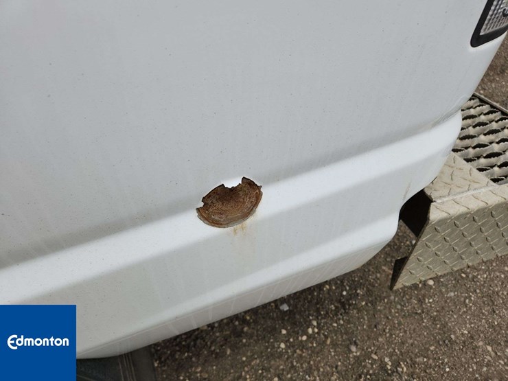 2014-ford-cargo-image-42