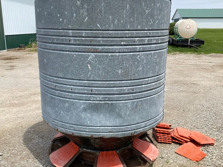 pax-2t-hog-feeder-always-inside,-good-condition-image-3
