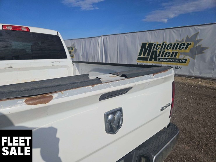 2015-dodge-1500-image-52