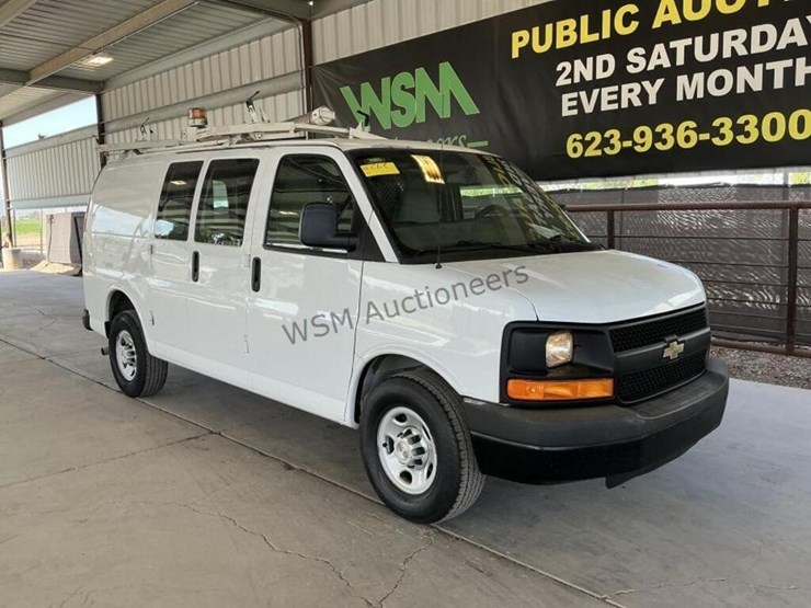 2013-chevrolet-express-2500-image-2
