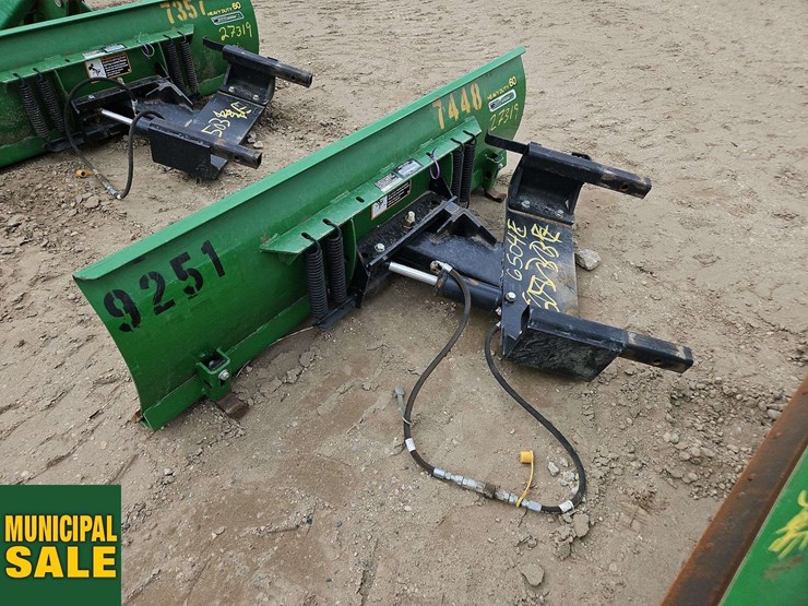 john-deere-60in-front-blade-image-3
