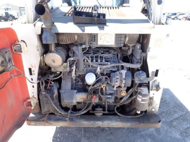 2014-bobcat-s590-image-32