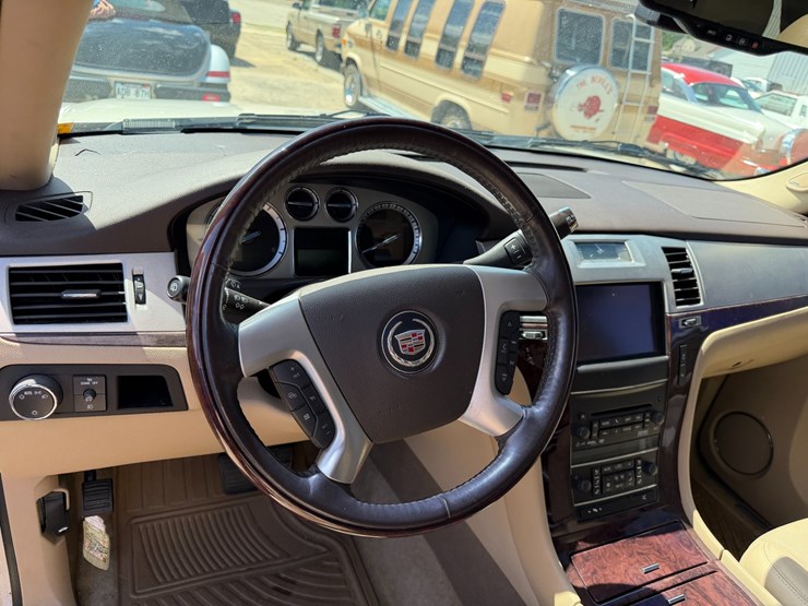 2007-cadillac-escalade-image-83