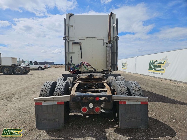 2006-freightliner-columbia-120-image-7