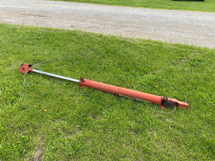 hutchinson-grain-auger-lift-cylinder-image-1