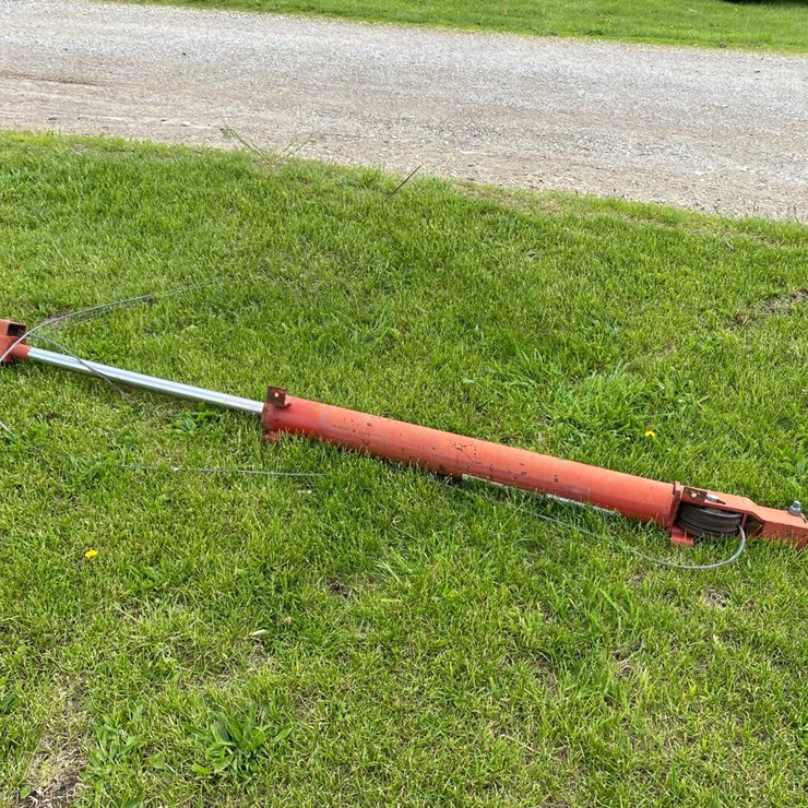 Hutchinson Grain Auger lift Cylinder
