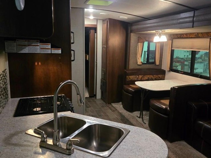 2016-keystone-camper-image-21