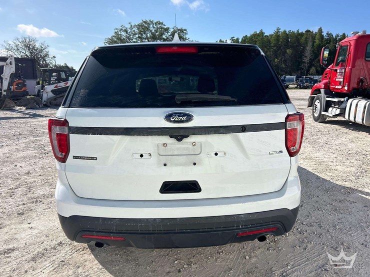 2016-ford-explorer-image-27
