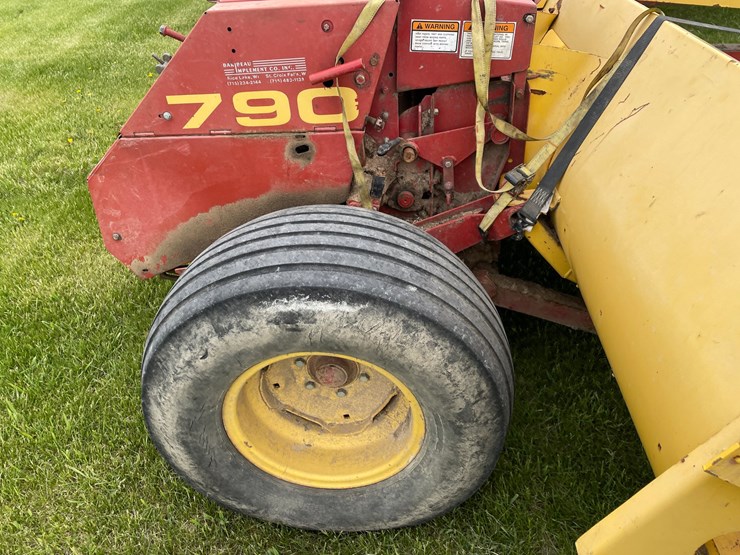 new-holland-790-image-25