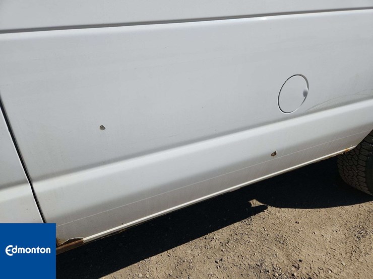2011-ford-cargo-image-36