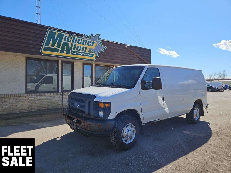 2014-ford-cargo-image-1