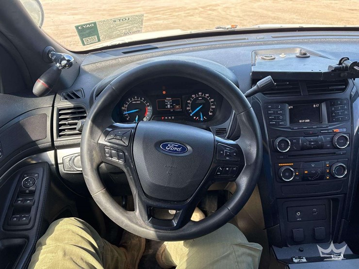 2017-ford-explorer-image-11