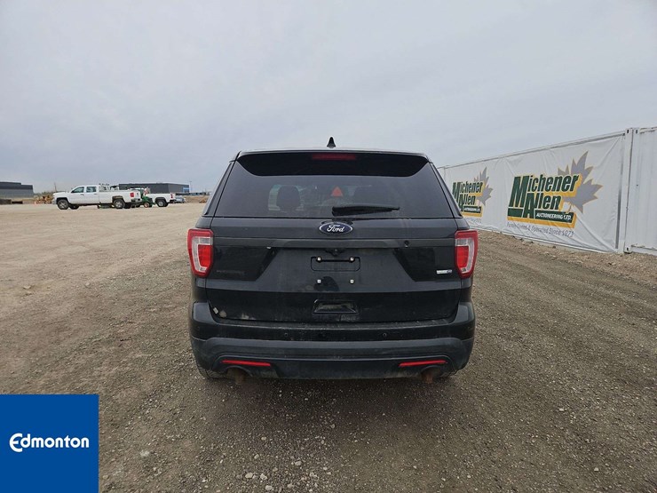 2016-ford-explorer-image-9