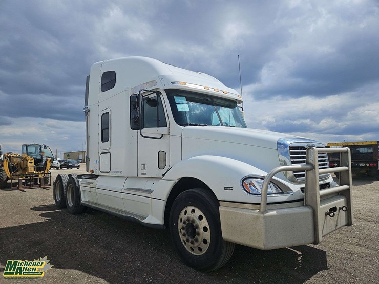 2006-freightliner-columbia-120-image-2
