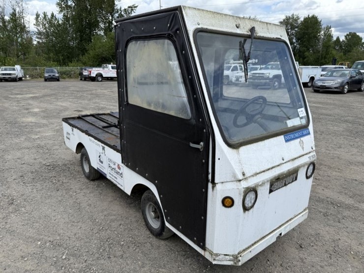 2019-taylor-dunn-bigfoot-electric-utility-cart-image-2