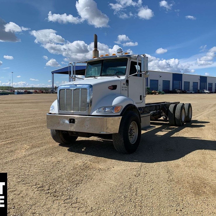 2006 PETERBILT 335