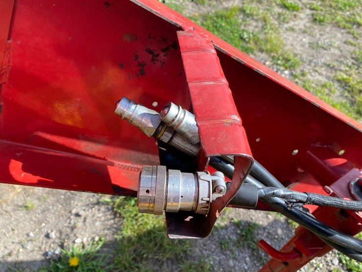 new-holand-7050-4x4-rd-baler-image-34