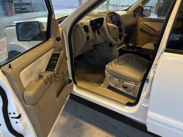 2009-ford-explorer-image-23