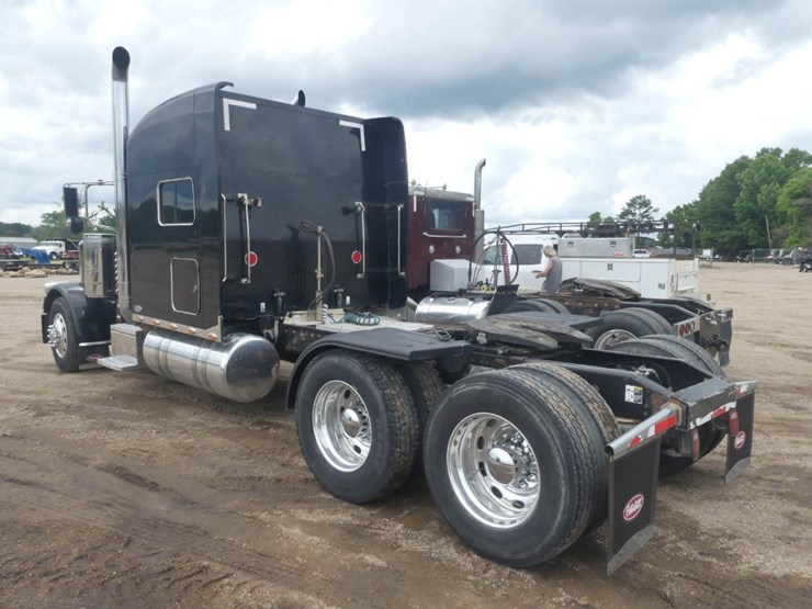 2008-peterbilt-389-image-4