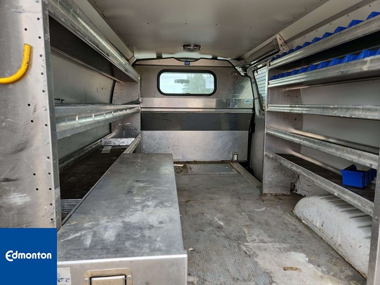 2014-ford-cargo-image-23