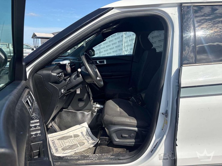 2020-ford-explorer-image-28