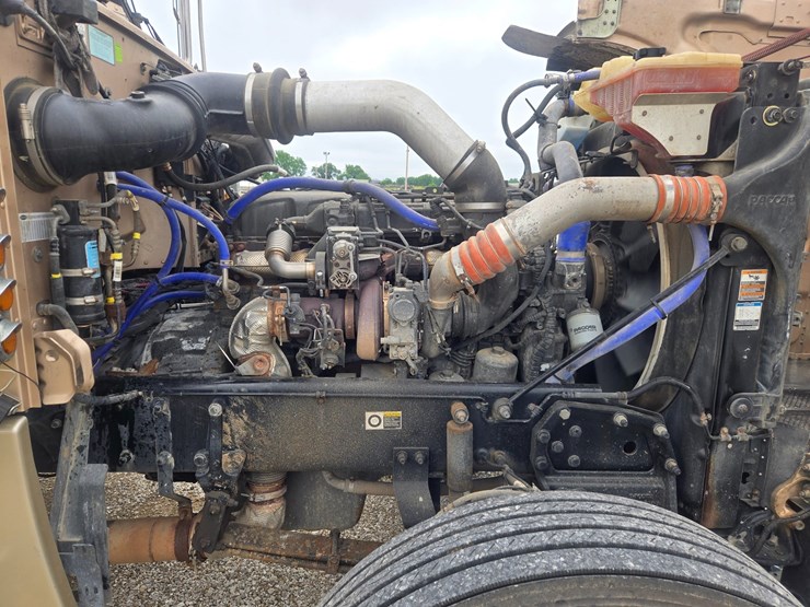 2016-peterbilt-389-image-39