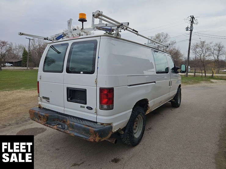 2011-ford-cargo-image-7
