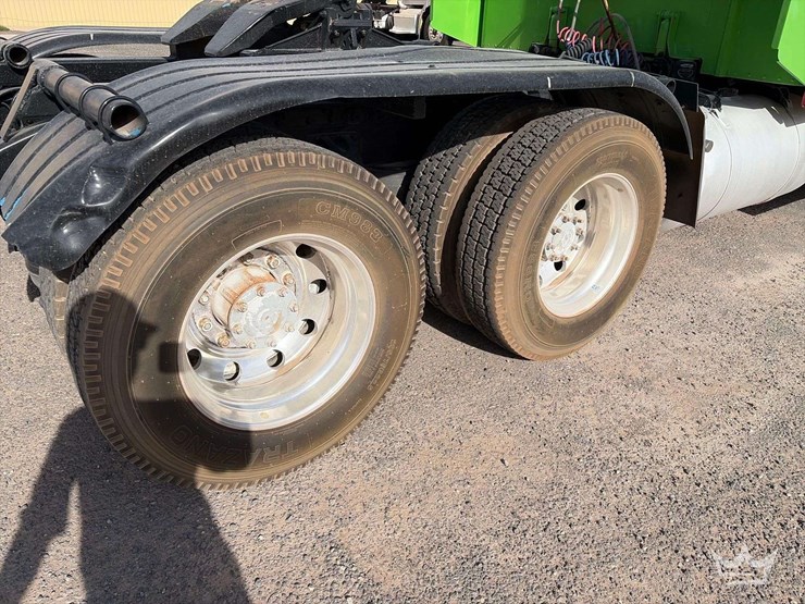 1994-peterbilt-377-image-25