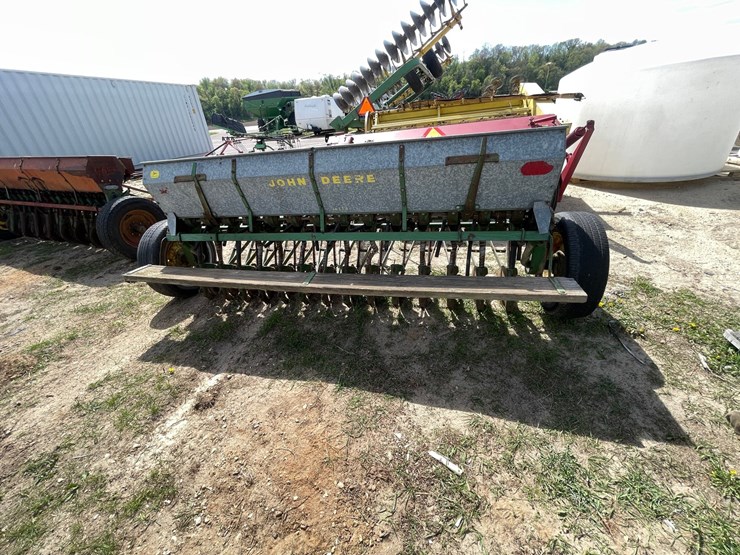 john-deere-8-image-6