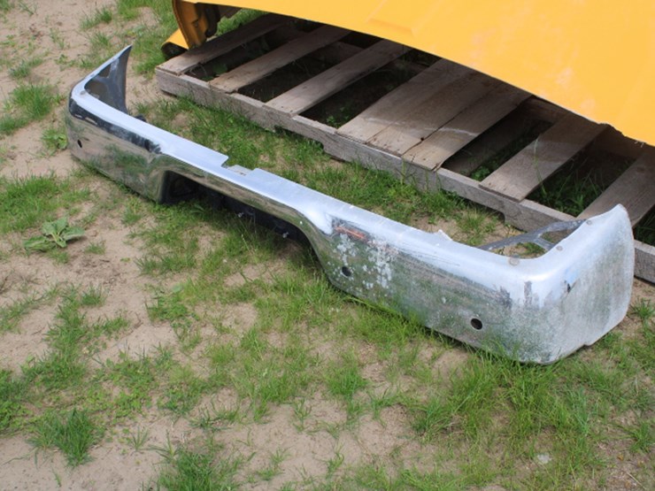 #7833-•-bus-hood-&-23-dodge-truck-bumper-image-10