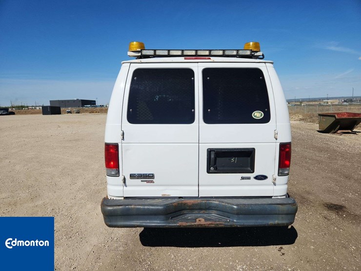 2011-ford-cargo-image-21
