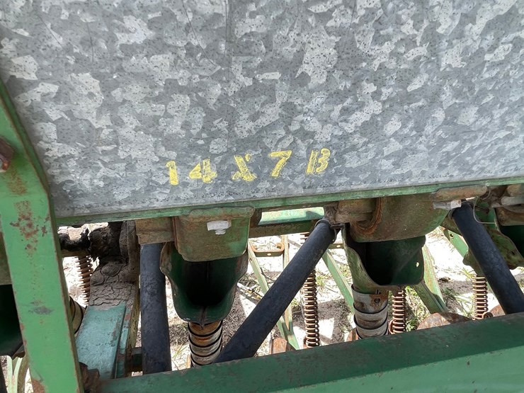 john-deere-8-image-17