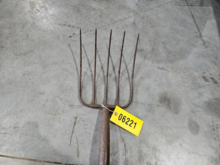 #6221-•-pitch-fork-image-4