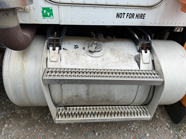 peterbilt-357-image-26