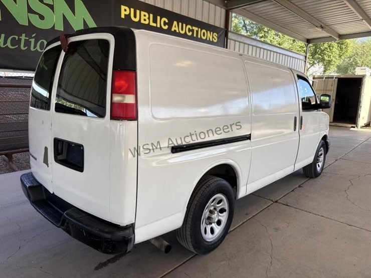 2009-chevrolet-express-1500-image-10