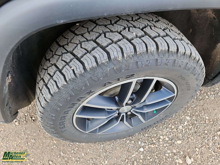 2017-jeep-grand-cherokee-image-14