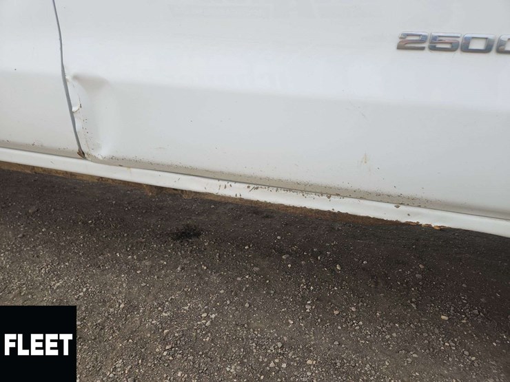 2017-chevrolet-silverado-2500hd-image-33