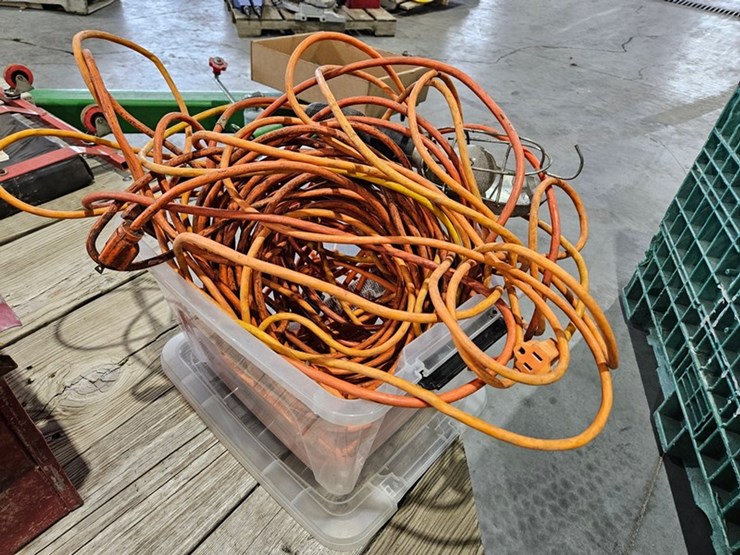 #6266-•-tote-of-extension-cords-image-1