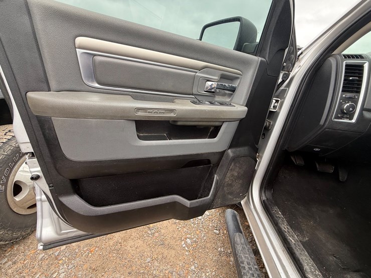 2013-dodge-ram-1500-image-43