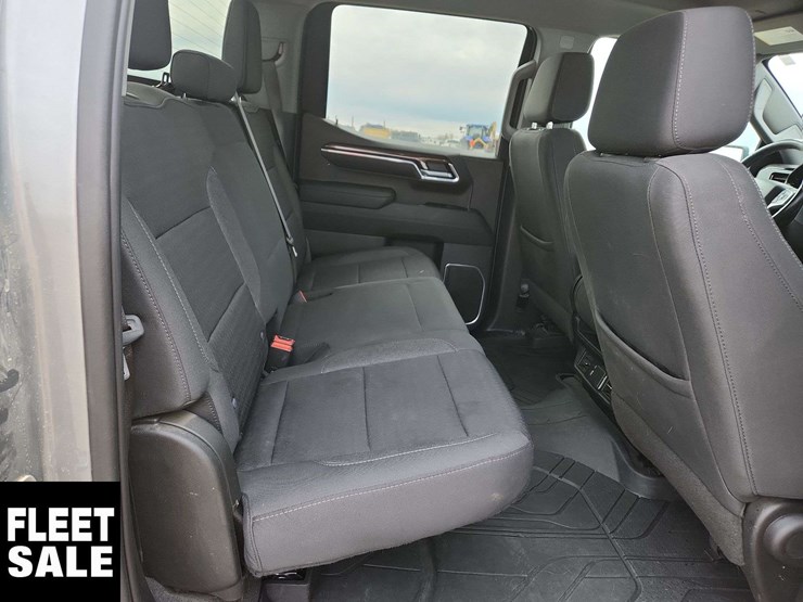 2023-chevrolet-silverado-1500-image-18