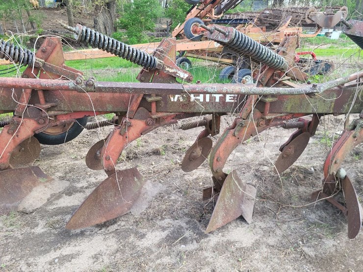 white-6-bottom-moldboard-plow-image-12