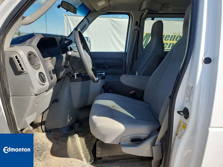 2011-ford-cargo-image-15